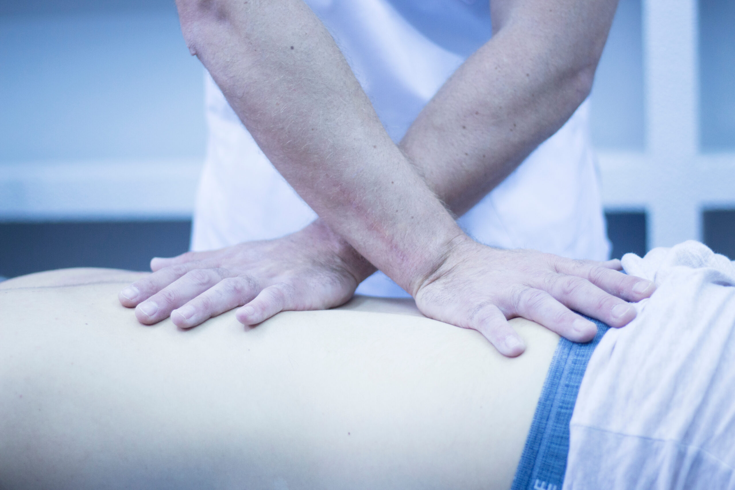 masaje y osteopatia ténicas manuales masajista
